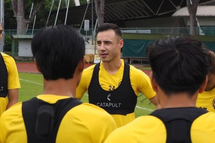 Sao goc Bi tap buoi dau tien cung tuyen Malaysia tai AFF Cup hinh anh