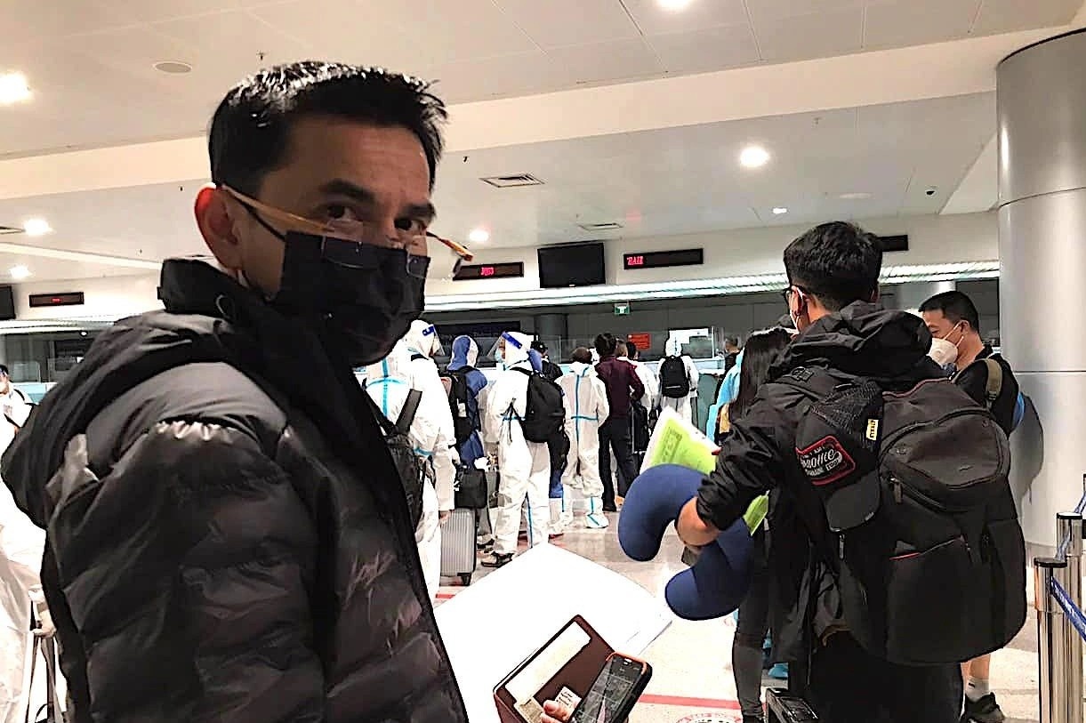 HLV Kiatisuk tro lai Viet Nam hinh anh