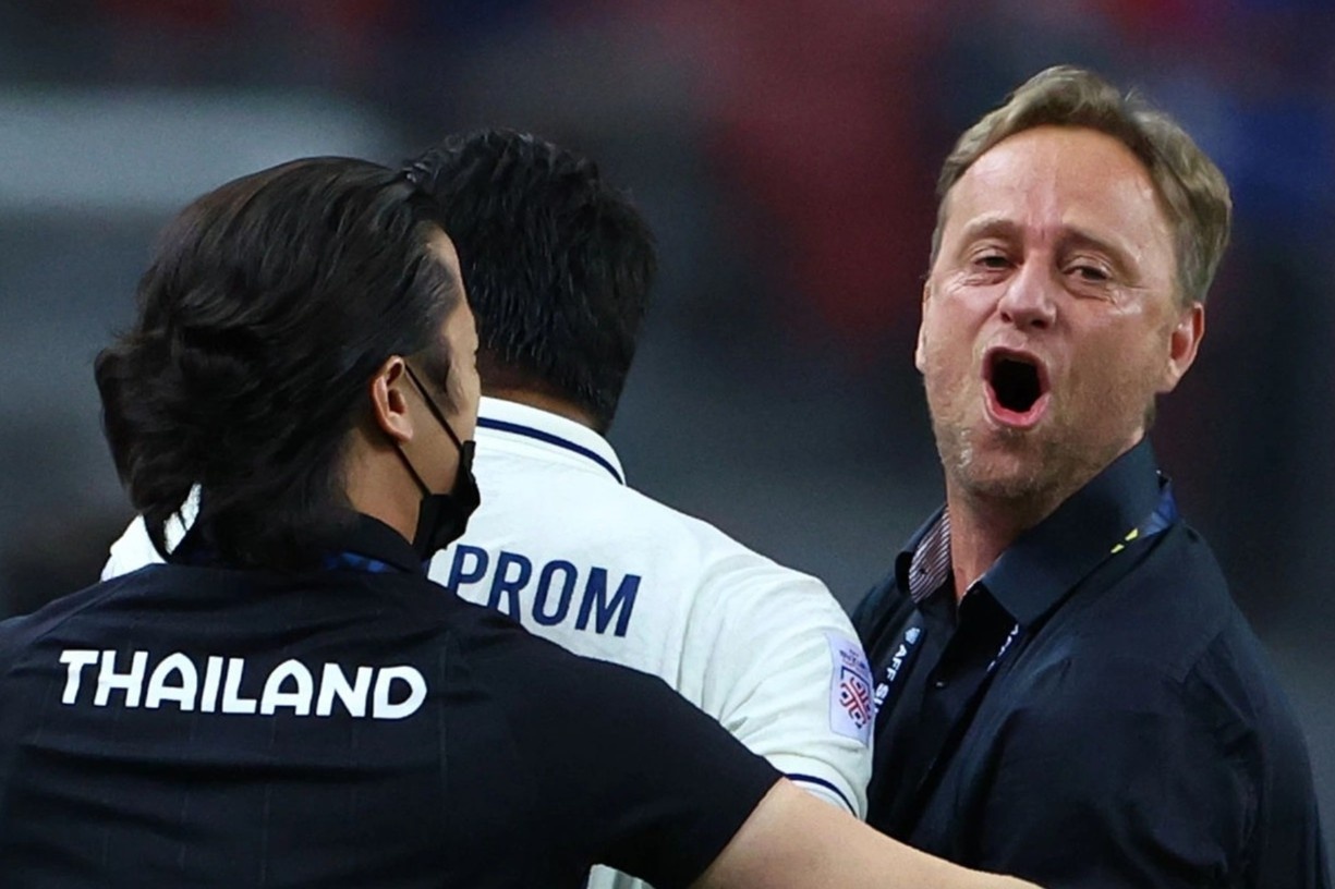 HLV tuyen Thai Lan bi tan cong tren mang xa hoi hinh anh