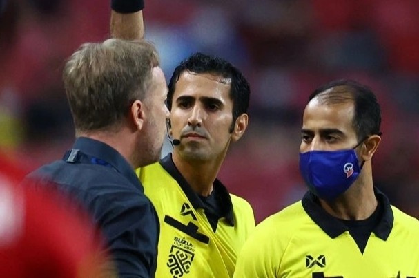 HLV Park mat ngu vi uat uc trong tai sau tran thua Thai Lan hinh anh