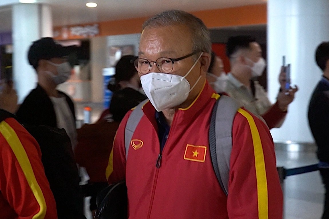 Tuyen Viet Nam da ve nuoc sau AFF Cup hinh anh