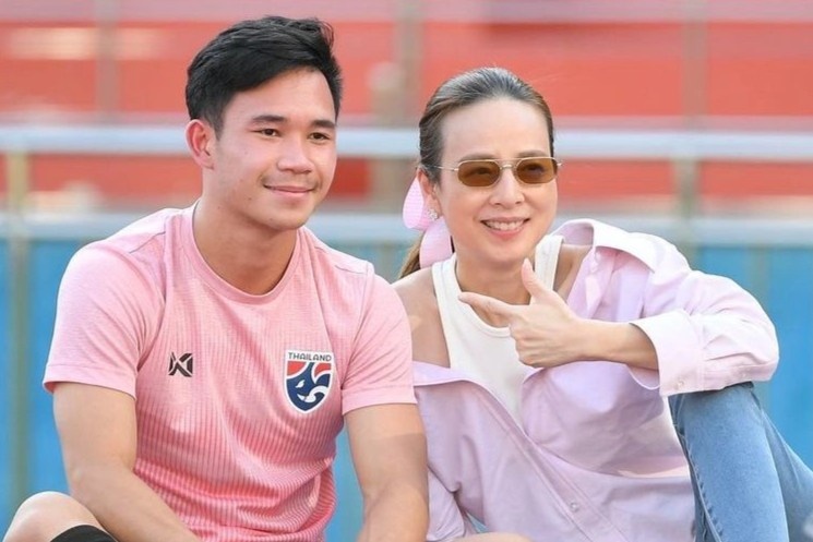 Truong doan Thai Lan thue chuyen co dua cau thu ve nuoc hinh anh