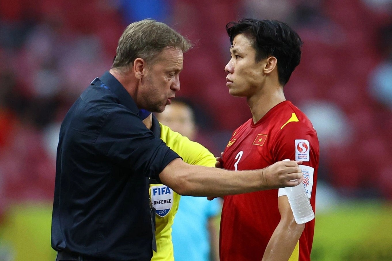 HLV Thai Lan tiet lo doan hoi thoai voi Que Ngoc Hai o AFF Cup hinh anh