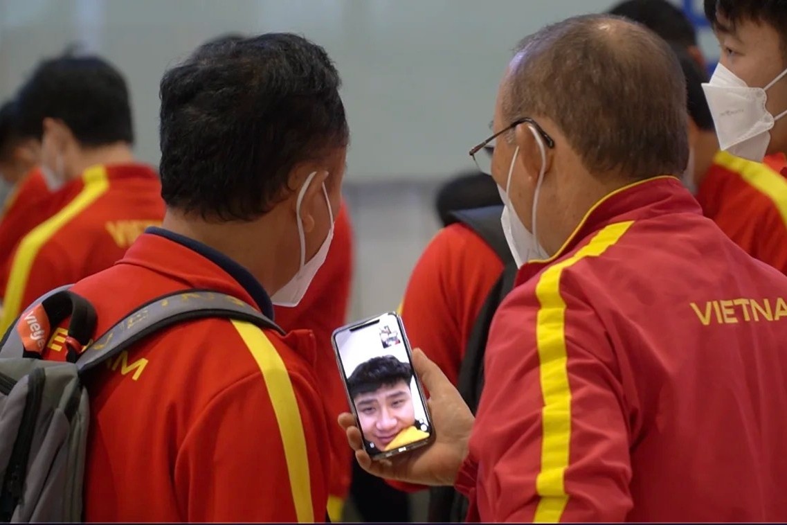 HLV Park hoi tham Van Toan truoc khi di Australia hinh anh