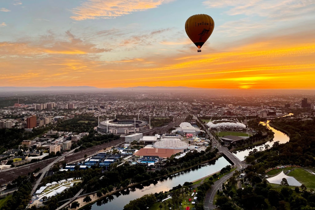 san van dong melbourne rectangular anh 1