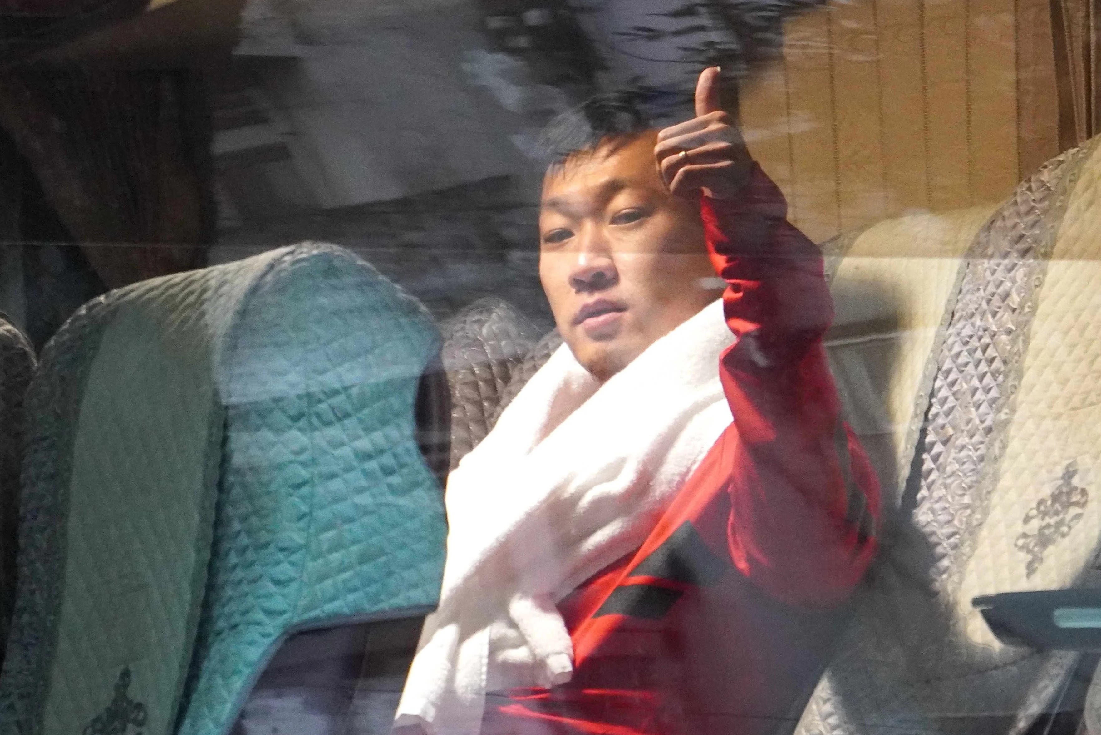 Tuyen Trung Quoc muon dung nha ve sinh di dong hinh anh