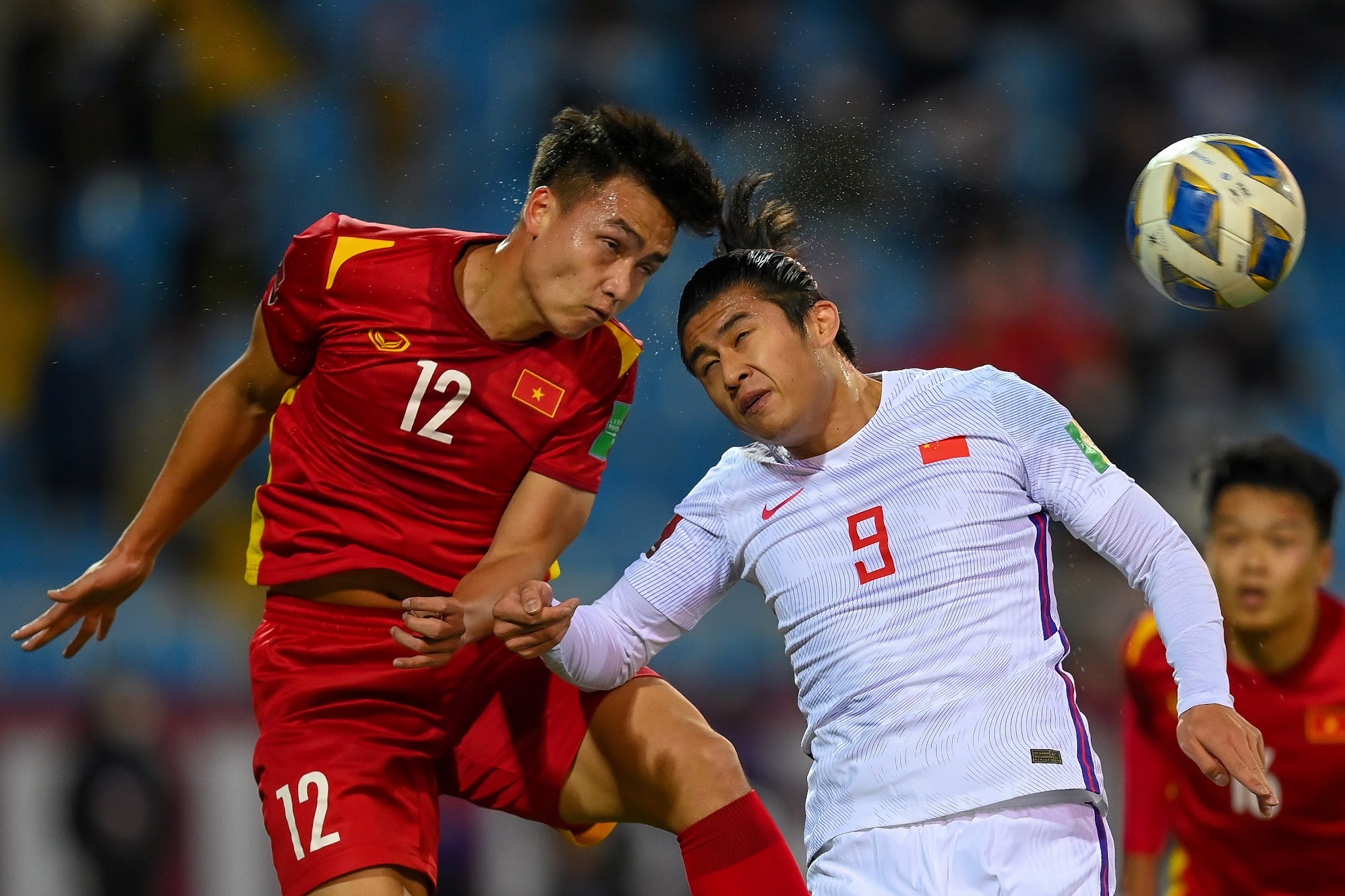 HLV Park dan cau thu Viet Nam mang giay dinh sat dau Malaysia hinh anh