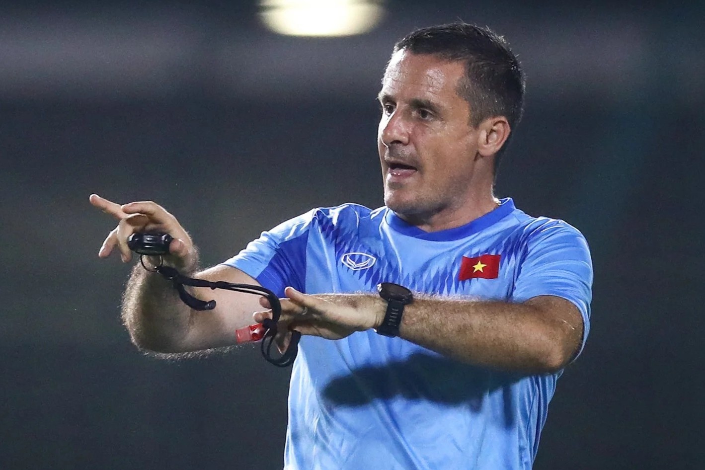 HLV Cedric: 'Tuyen nu Viet Nam nhu di tu dia nguc den thien duong' hinh anh