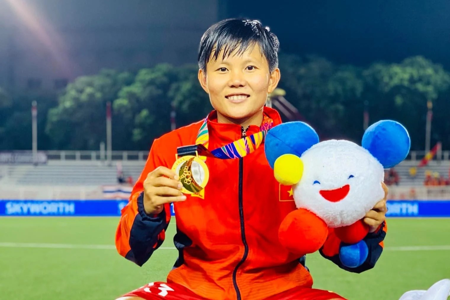 Bich Thuy: 'Ba khong con song de thay toi thanh cong' hinh anh