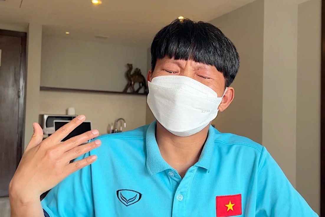 Bich Thuy khoc khi noi ve nguoi cha qua co hinh anh