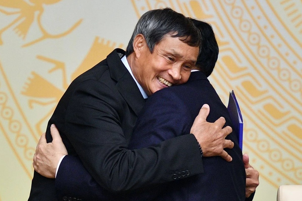 HLV Mai Duc Chung: 'Toi con suc thi cong hien cho bong da Viet Nam' hinh anh