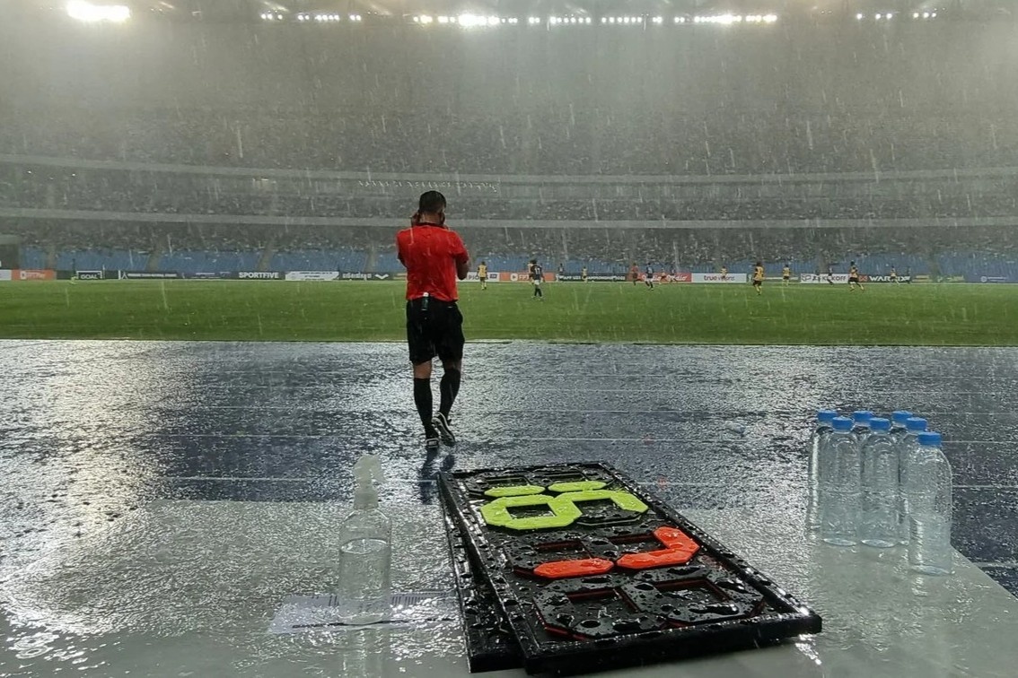 Tran ra quan cua doi chu nha U23 Campuchia gap su co hinh anh