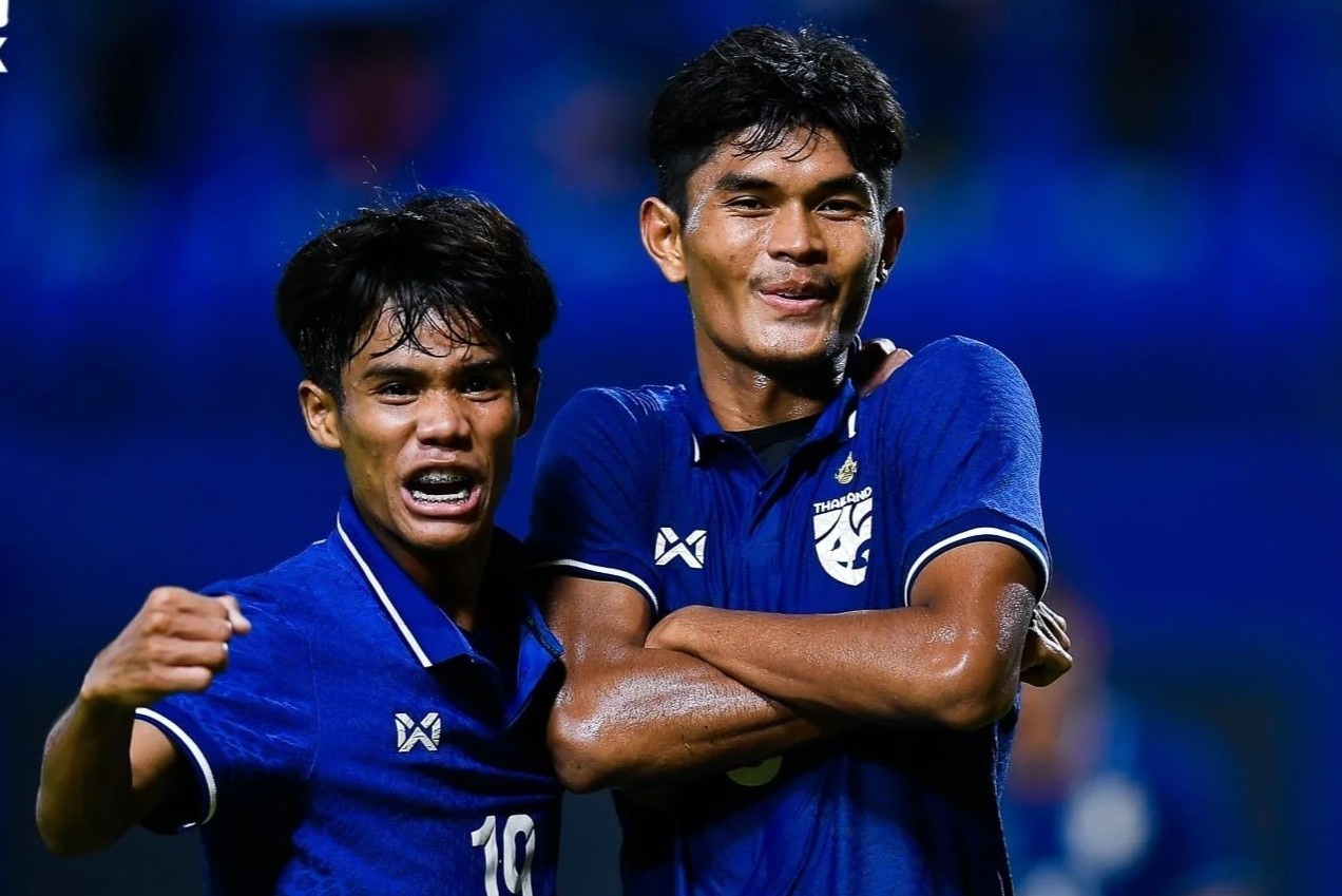 U23 Thai Lan thang Singapore 3-1 hinh anh