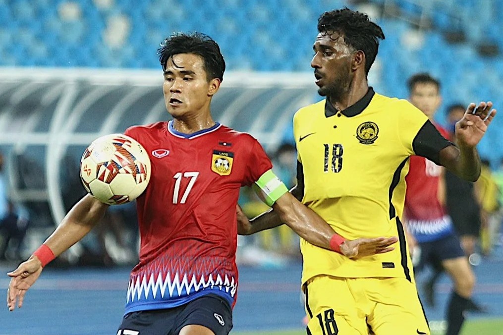 Ha Malaysia 2-0, U23 Lao vao ban ket giai Dong Nam A hinh anh