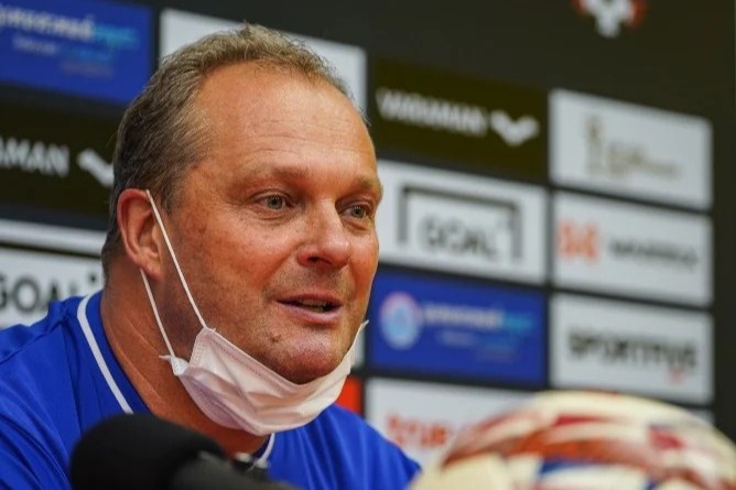 HLV U23 Lao: 'Trong tai co van de' hinh anh