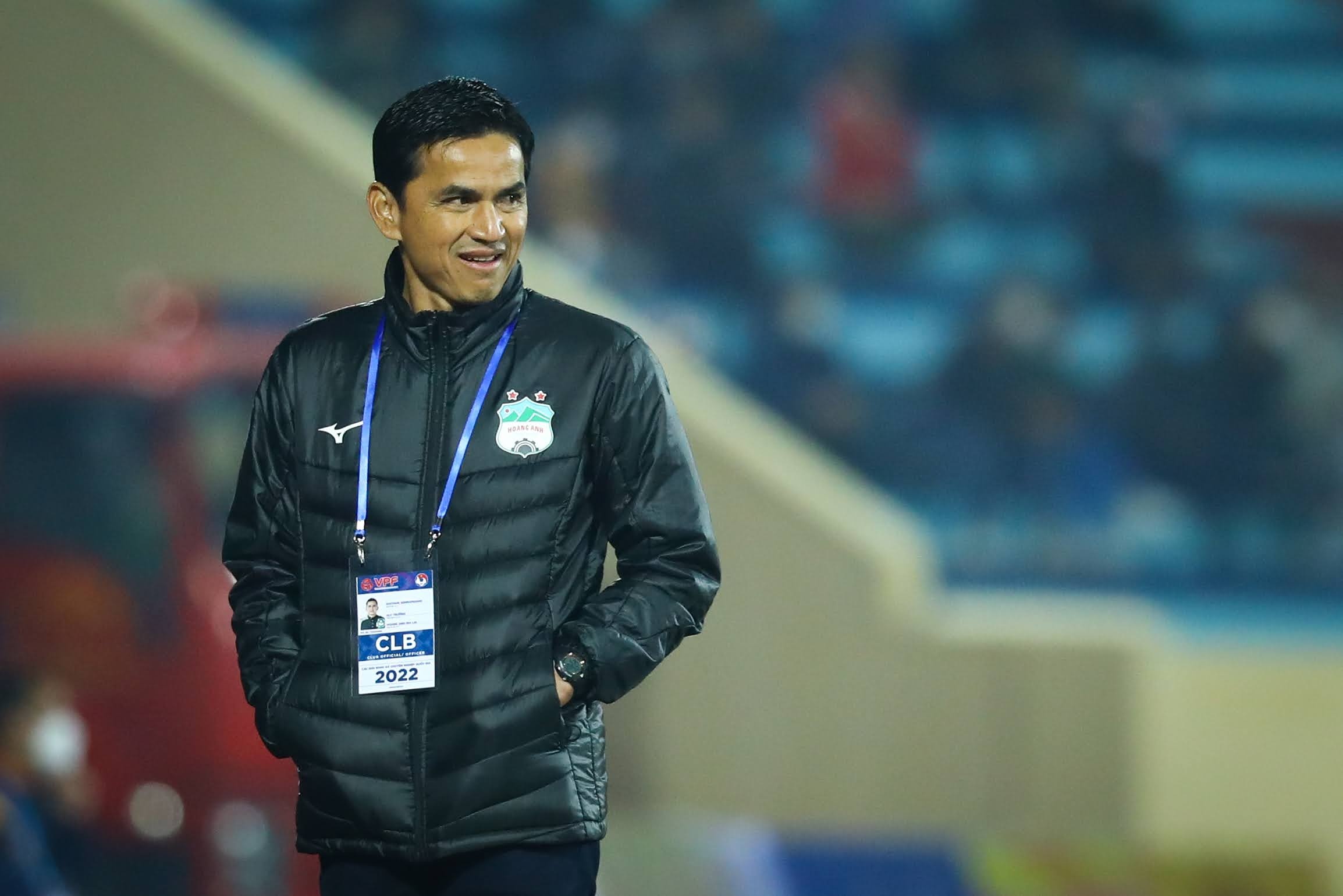 CLB CAHN sap chieu mo HLV Kiatisuk hinh anh