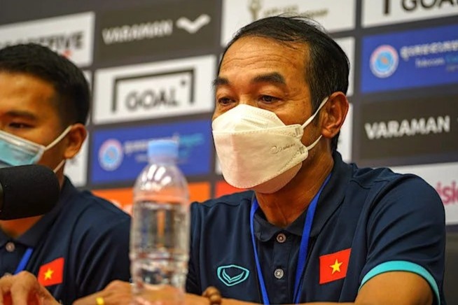 HLV Dinh The Nam tien cu 6 cau thu U23 Viet Nam cho ong Park hinh anh