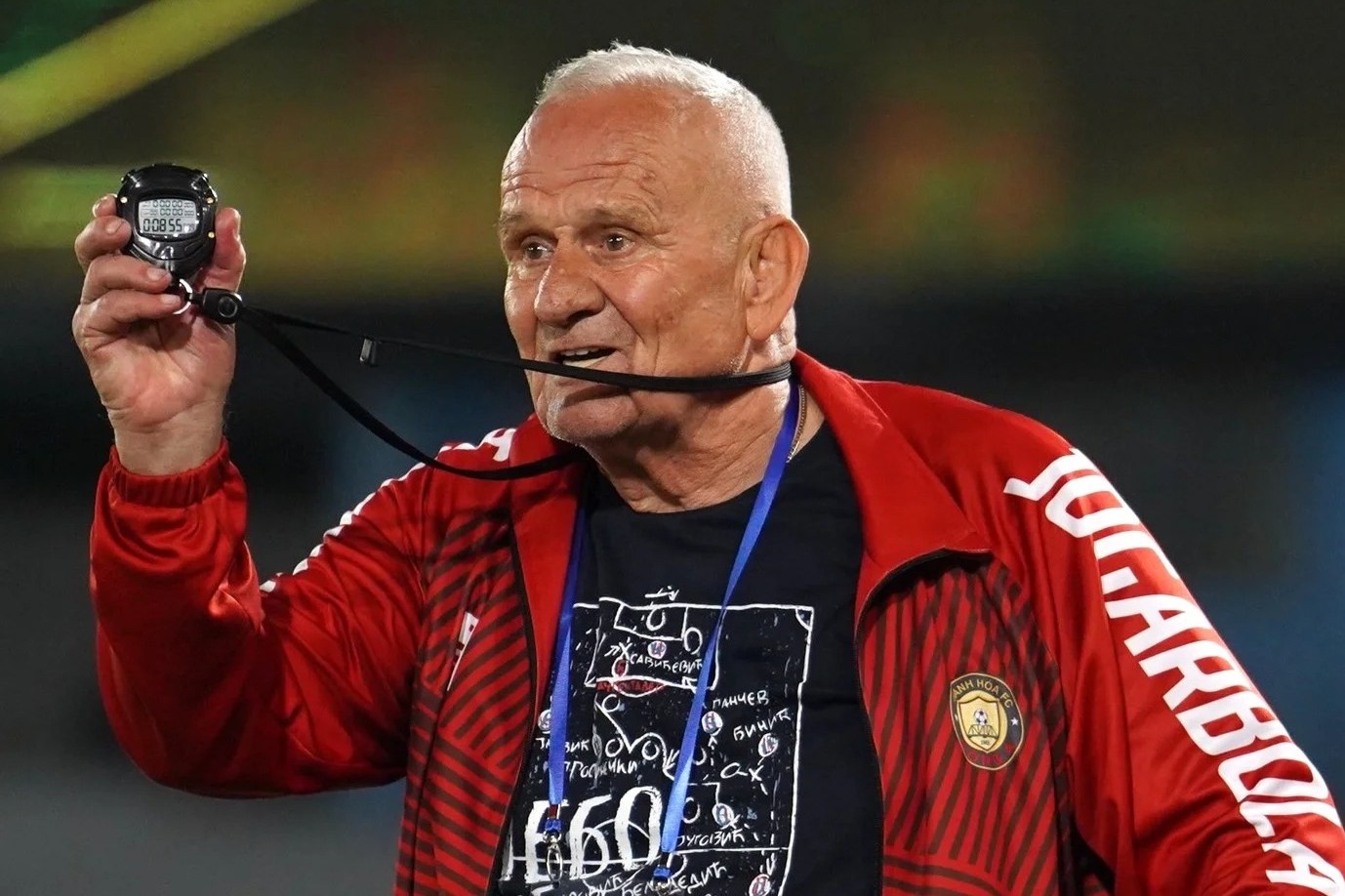 HLV Petrovic: 'Khong giai nao tren the gioi dung 4 thang nhu V.League' hinh anh