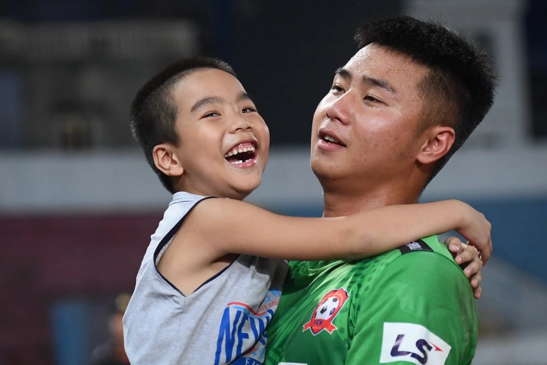 Van Toan tro lai sau 3 thang dieu tri chan thuong hinh anh