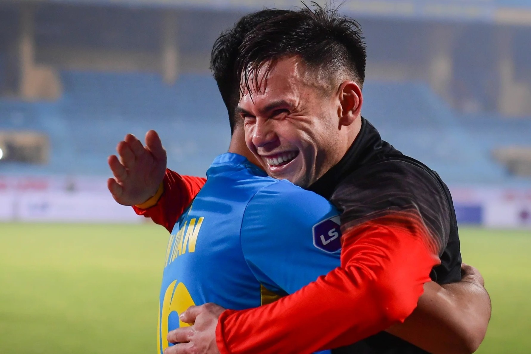 Trung ve Viet kieu Adriano Schmidt cho 5 nam de len tuyen Viet Nam hinh anh