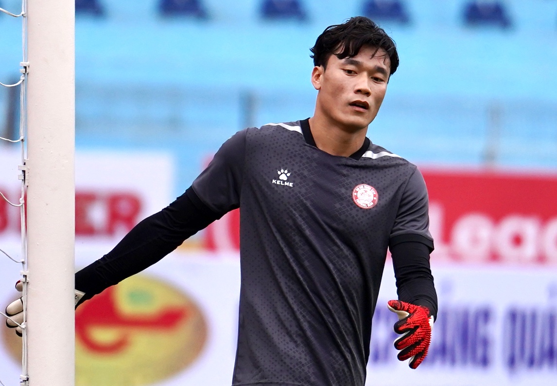 Bui Tien Dung tu tin truoc ngay tai ngo CLB Ha Noi hinh anh