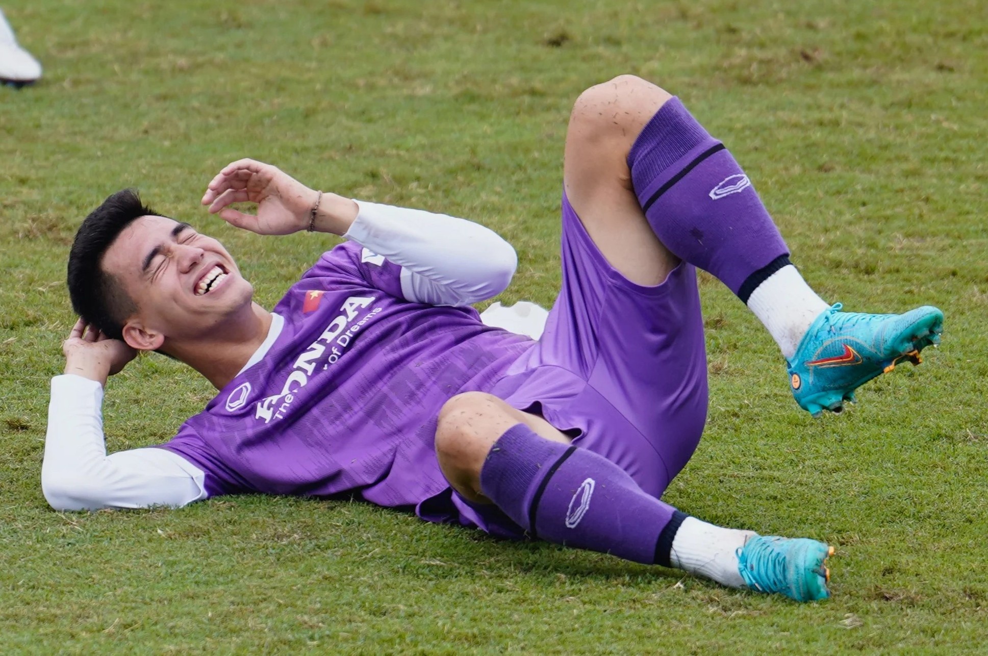 Tien Linh pha tro trong buoi tap cua tuyen Viet Nam hinh anh