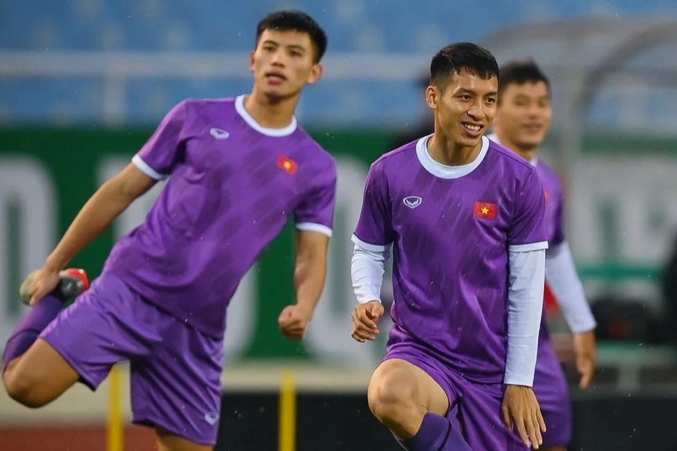 Tuyen Viet Nam cuoi dua thoai mai truoc tran gap Oman hinh anh