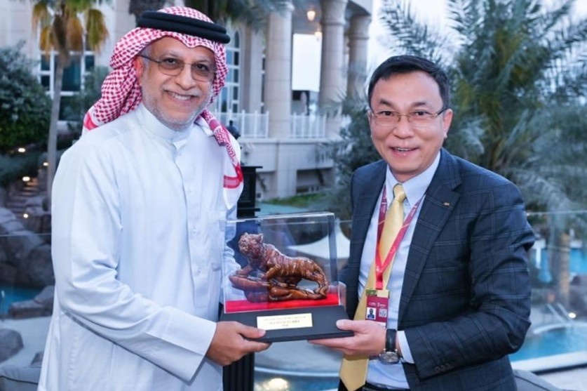 Chu tich AFC khen su tien bo cua bong da Viet Nam hinh anh