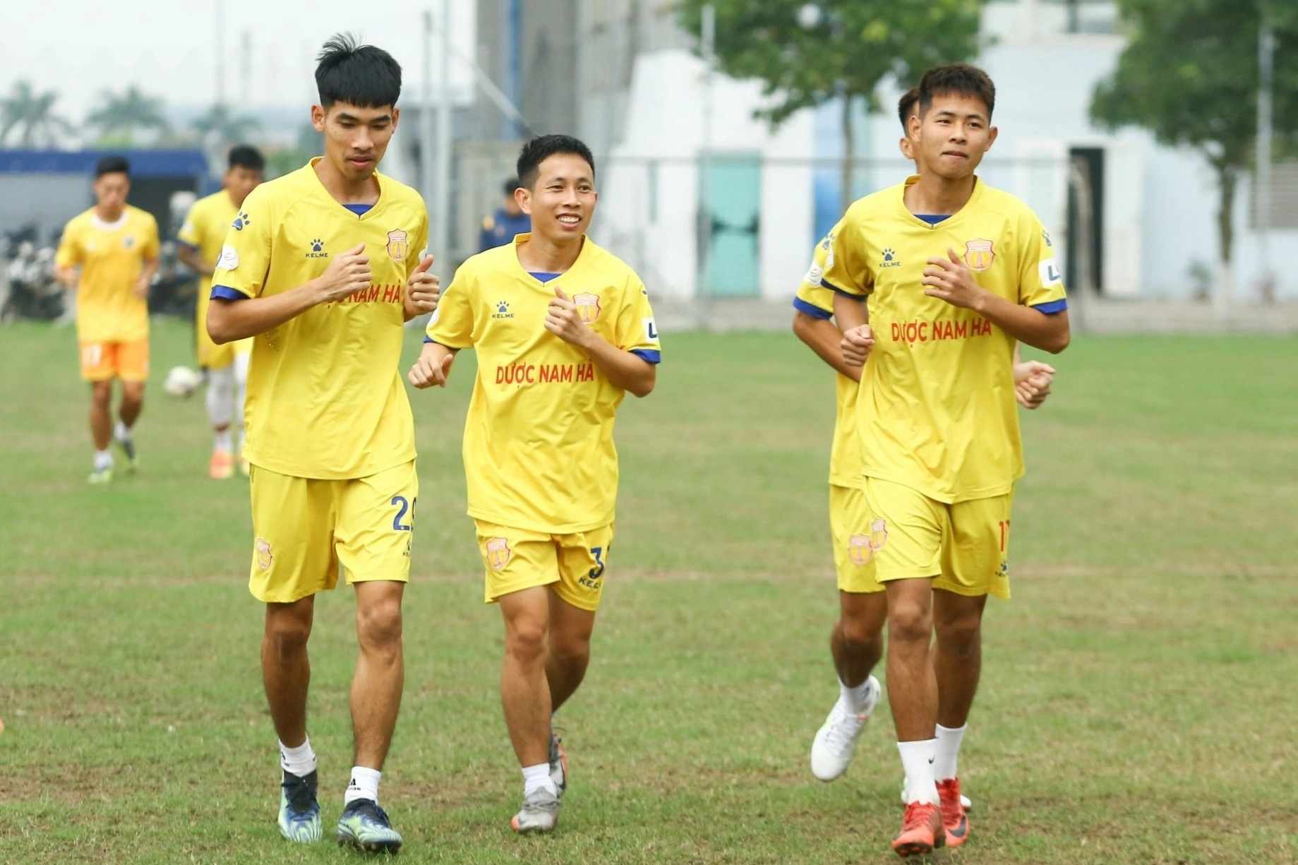 cau thu nam dinh cham luong anh 1