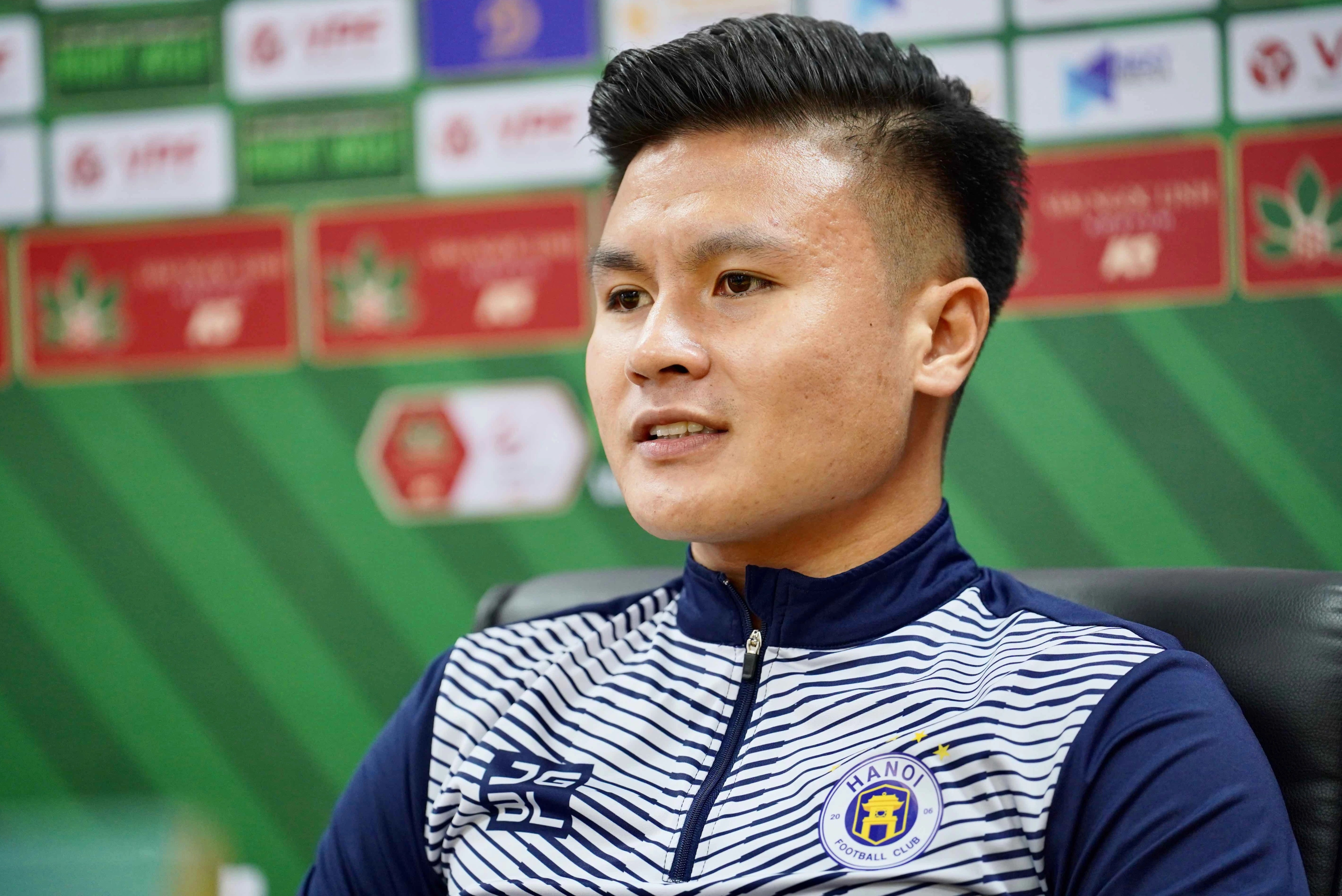 Quang Hai khong so that bai khi ra nuoc ngoai thi dau hinh anh