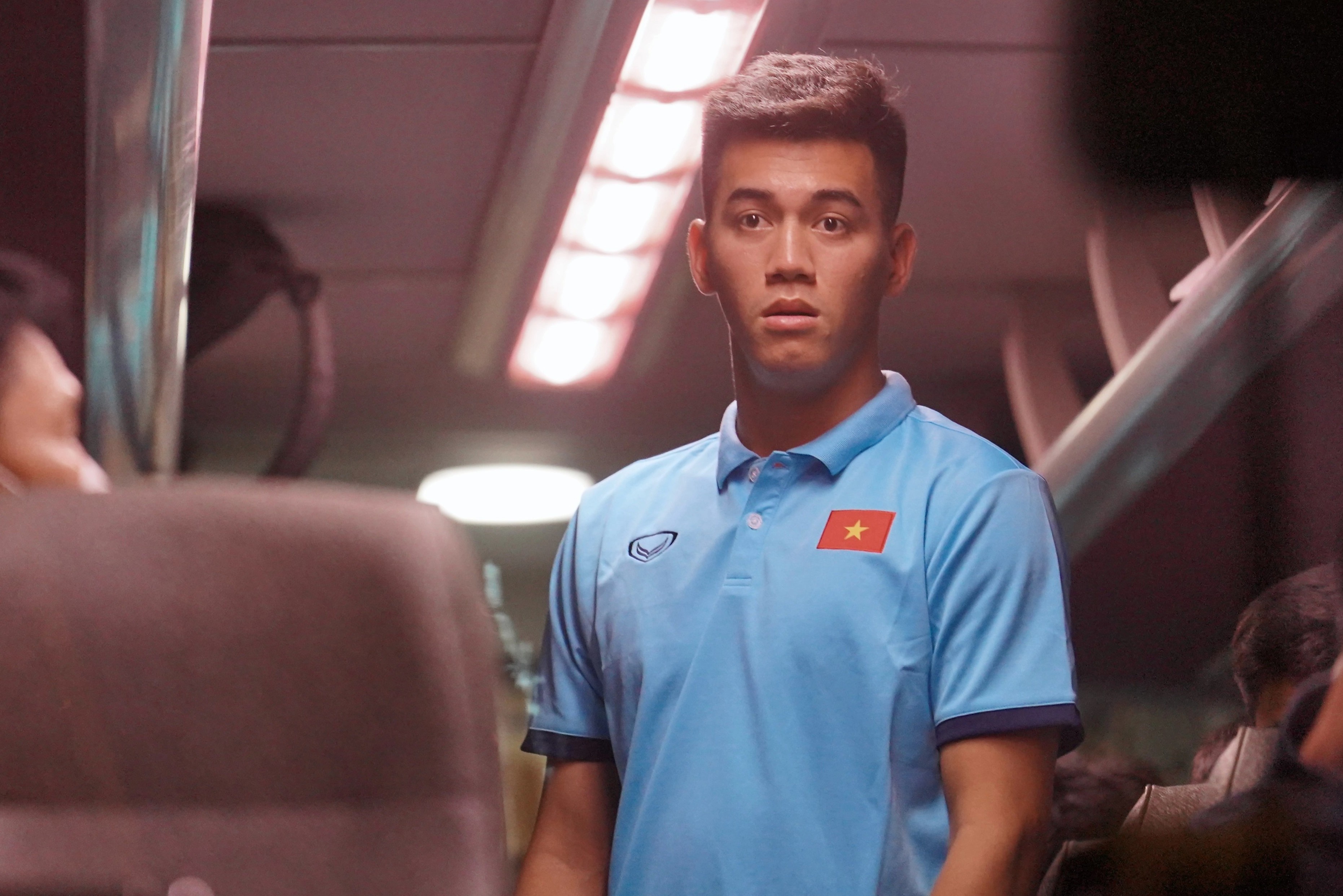 HLV Park giuc Tien Linh nhanh chan len xe di Phu Tho hinh anh