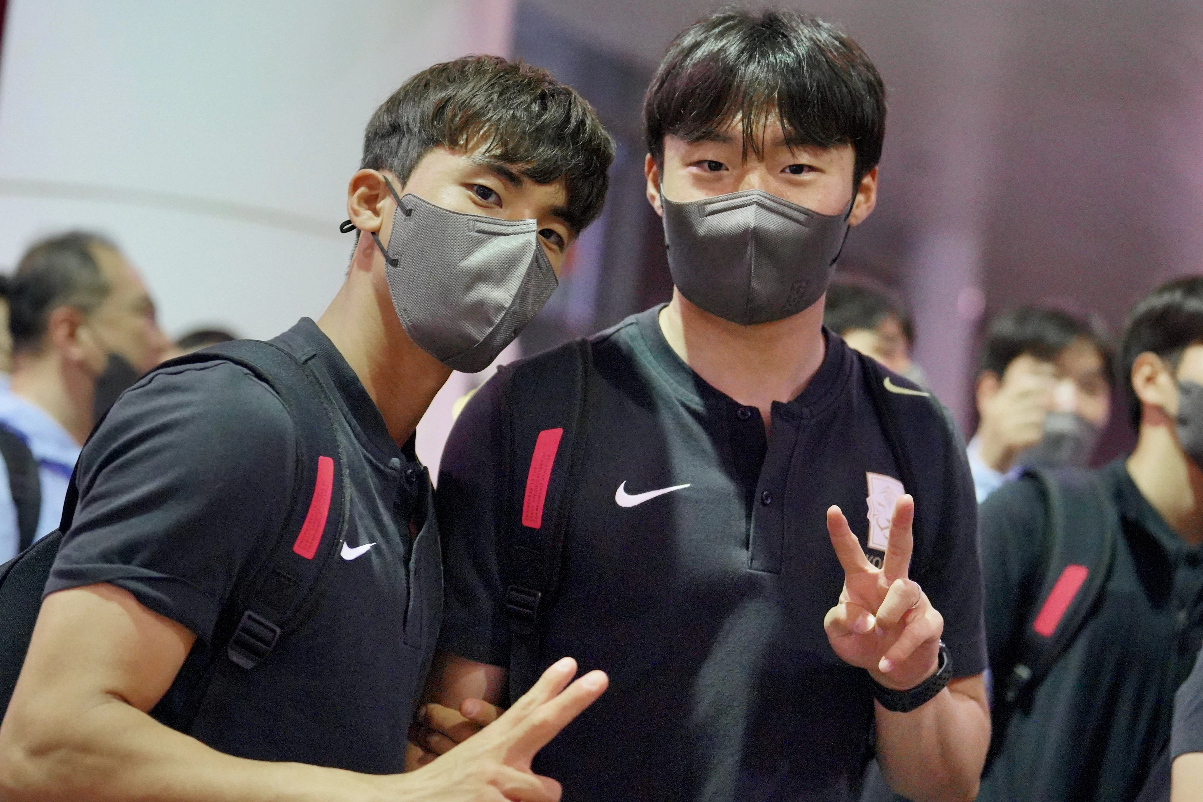 U20 Han Quoc den Viet Nam luc nua dem hinh anh