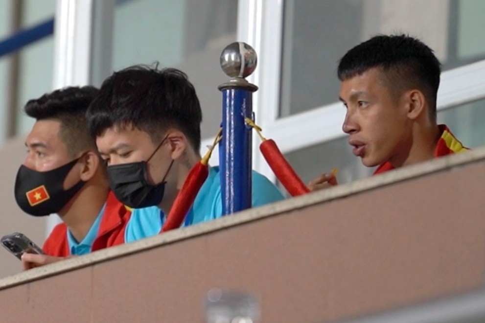 Hung Dung, Tien Linh lam khan gia tran U23 Viet Nam gap U20 Han Quoc hinh anh