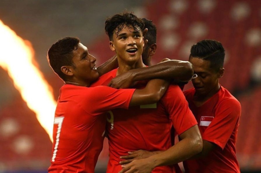 Tuyen Singapore mang doi hinh manh nhat den Viet Nam hinh anh