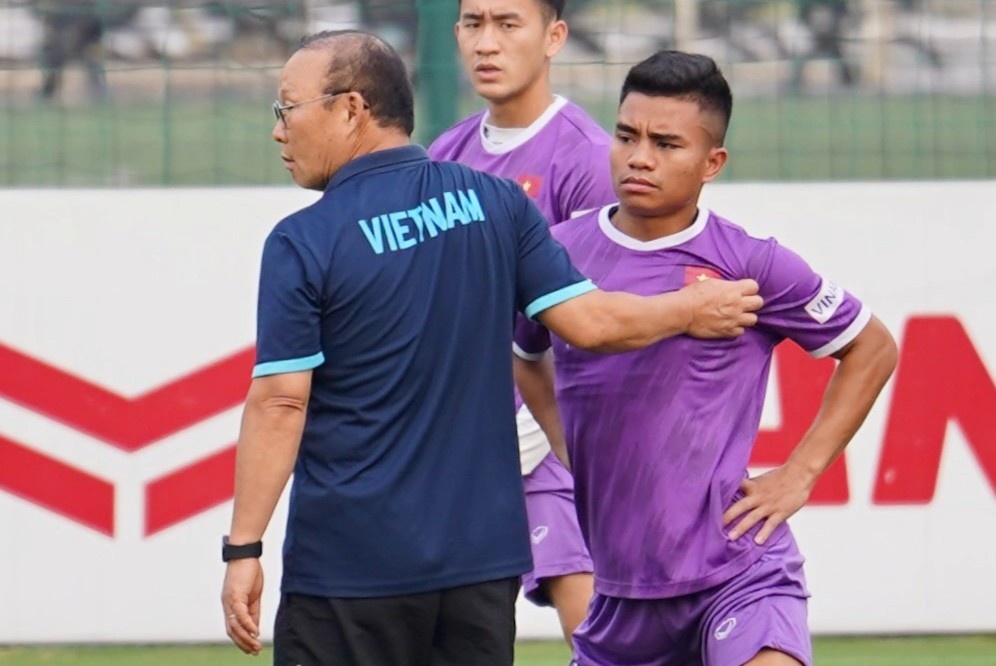 HLV Park cho 2 cau thu U23 Viet Nam bat tay giang hoa hinh anh