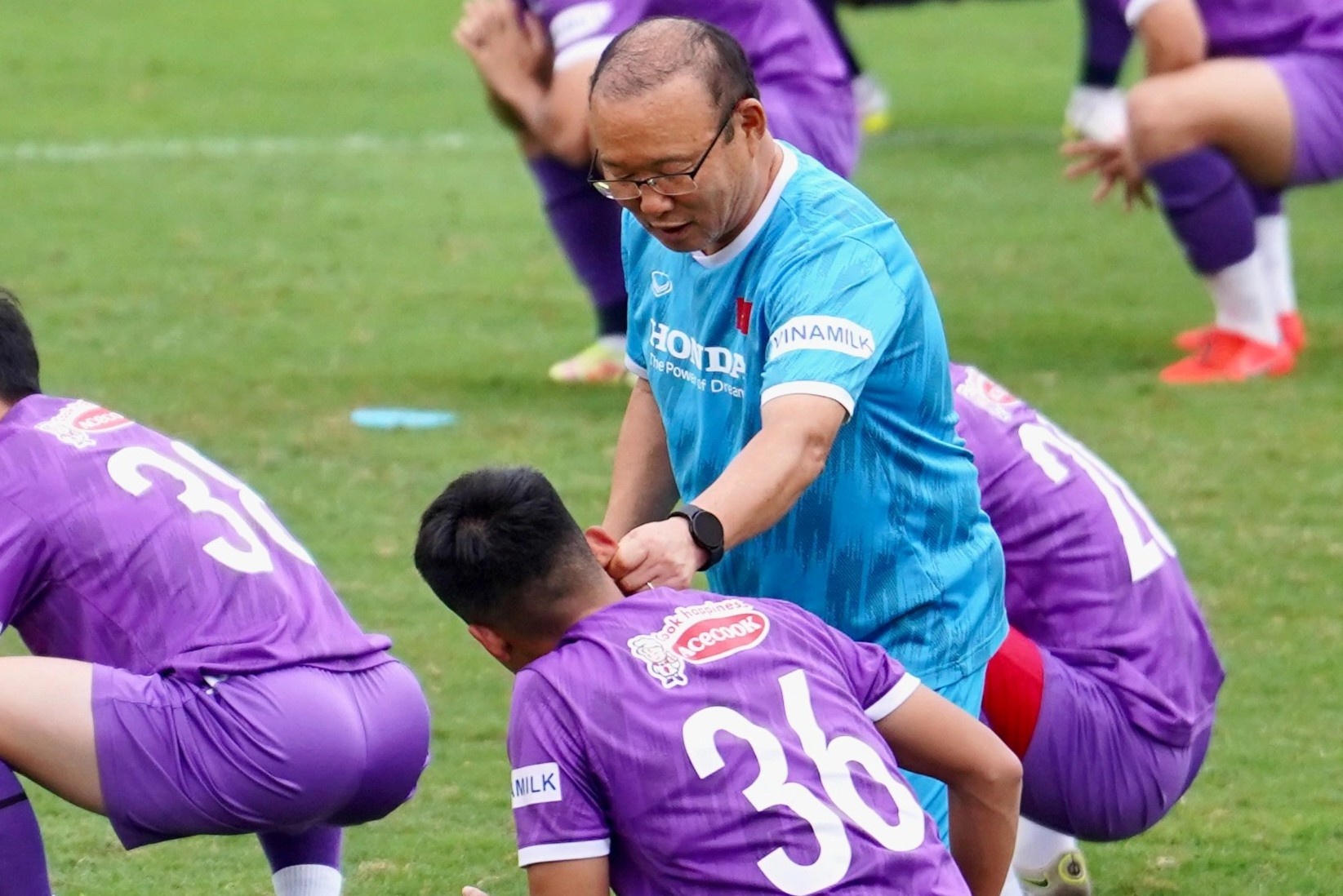 HLV Park veo tai hoc tro trong buoi tap hinh anh