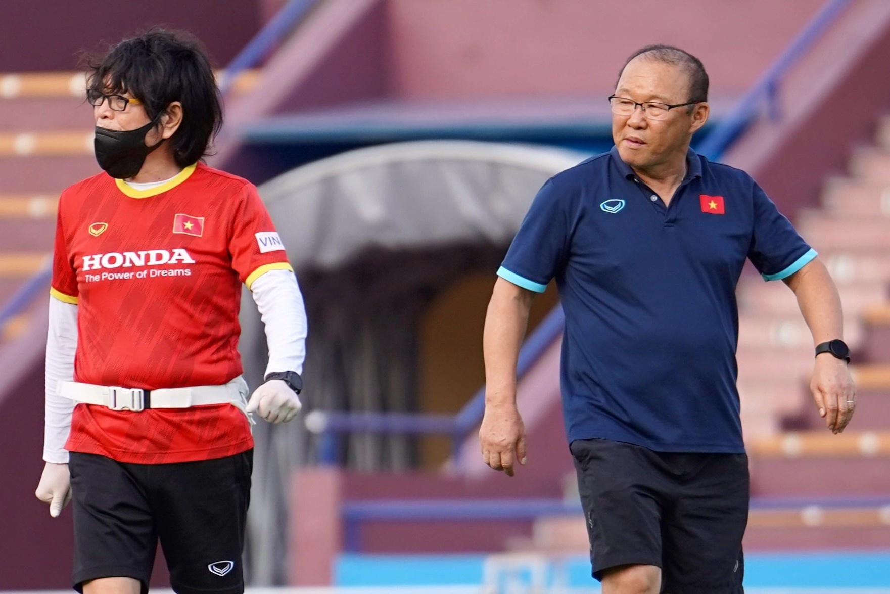 HLV Park phan nan mat co san Viet Tri hinh anh