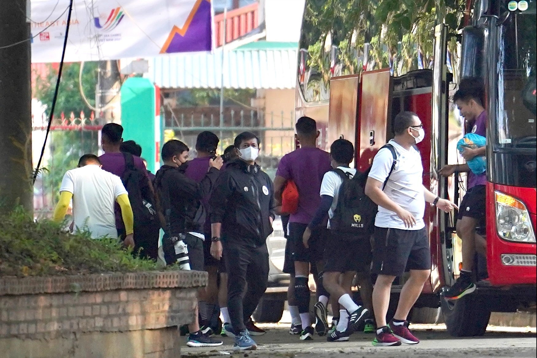 U23 Indonesia tap luyen duoi su bao ve nghiem ngat hinh anh