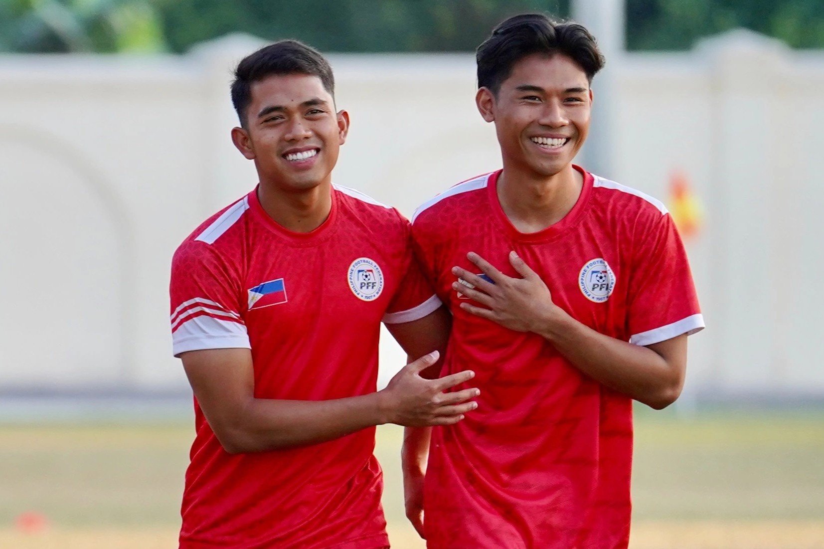 U23 Philippines da bong ma, choi dua tren san Tam Nong hinh anh