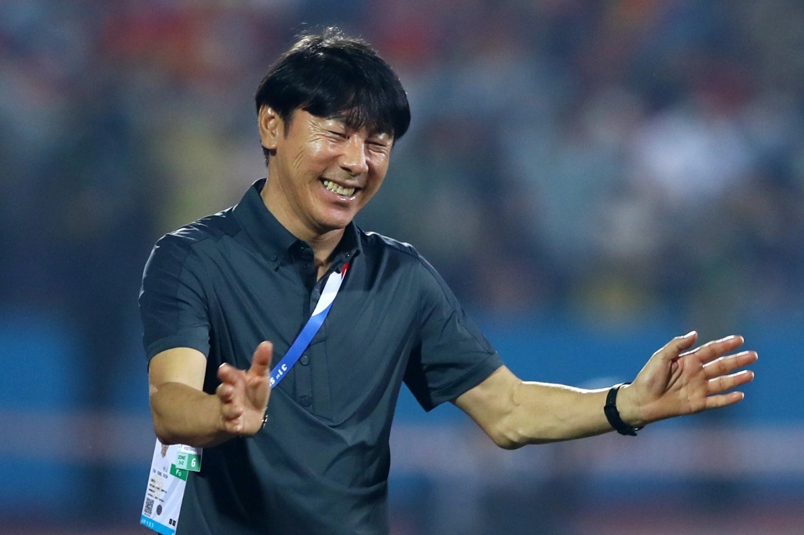 U23 Indonesia duoc doi san tap hinh anh