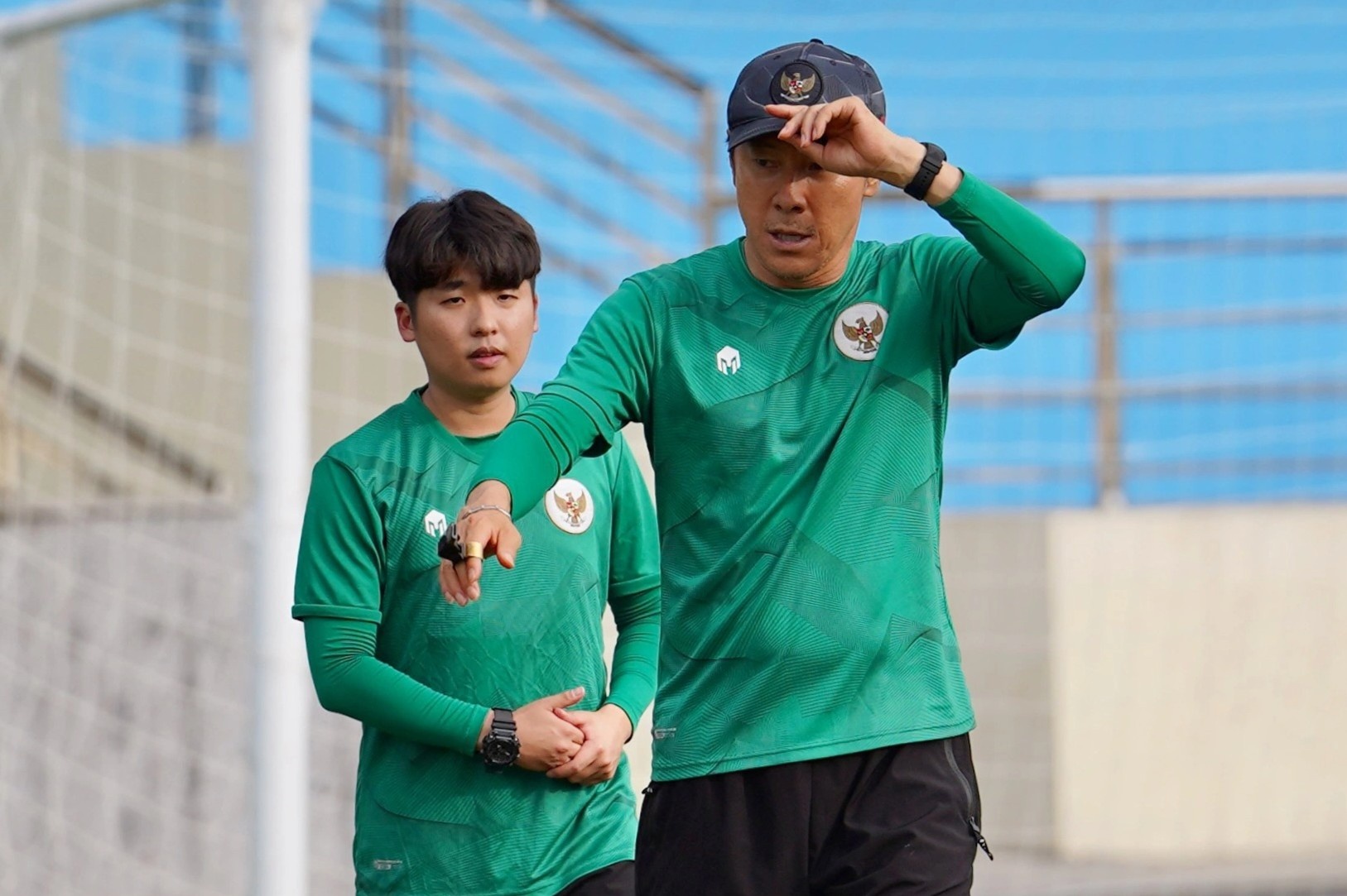 Khong khi cang thang bao trum buoi tap cua U23 Indonesia hinh anh