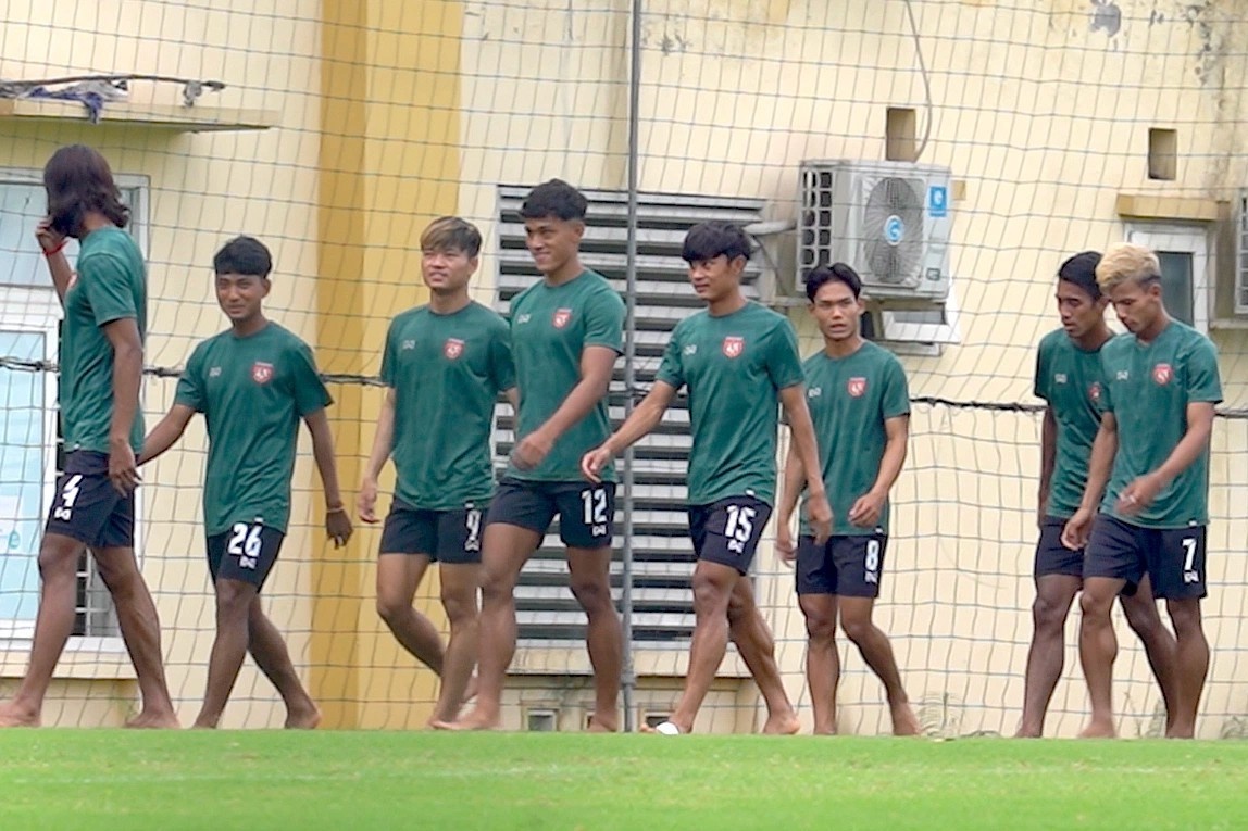 Doi Myanmar di chan dat tha long truoc tran gap U23 Viet Nam hinh anh