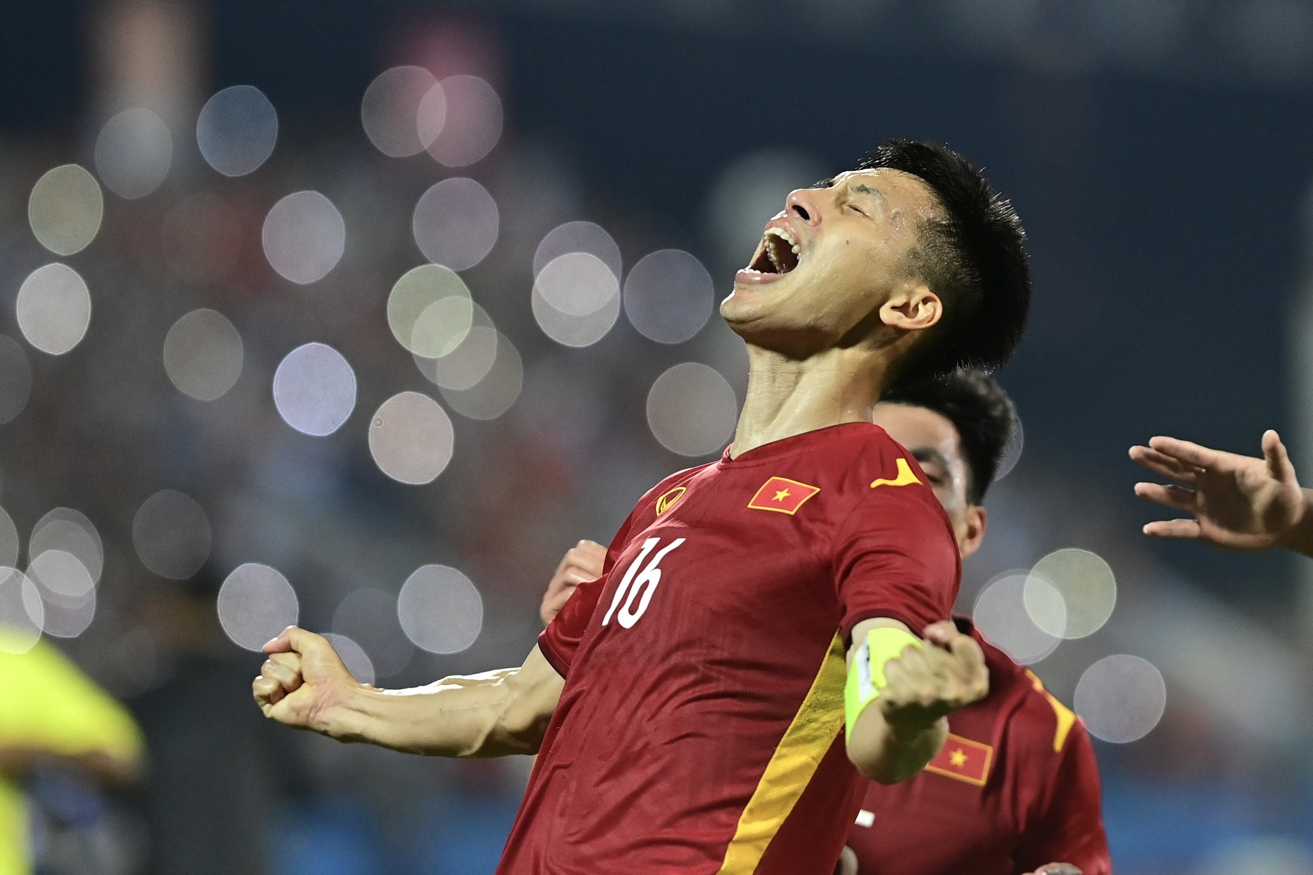 Hung Dung, Van Quyet hao huc doi dau Dortmund hinh anh