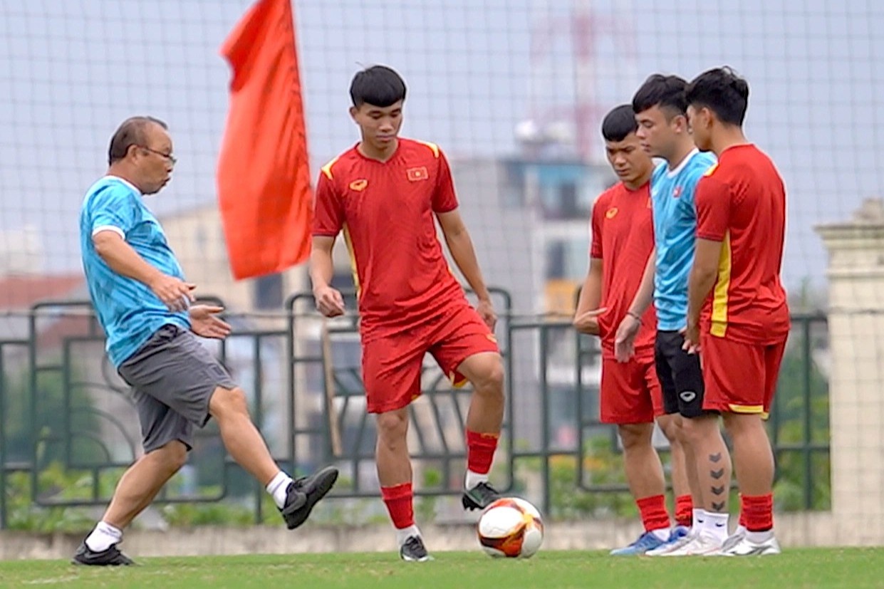 HLV Park khac phuc loi xu ly bong cho cac hau ve U23 Viet Nam hinh anh