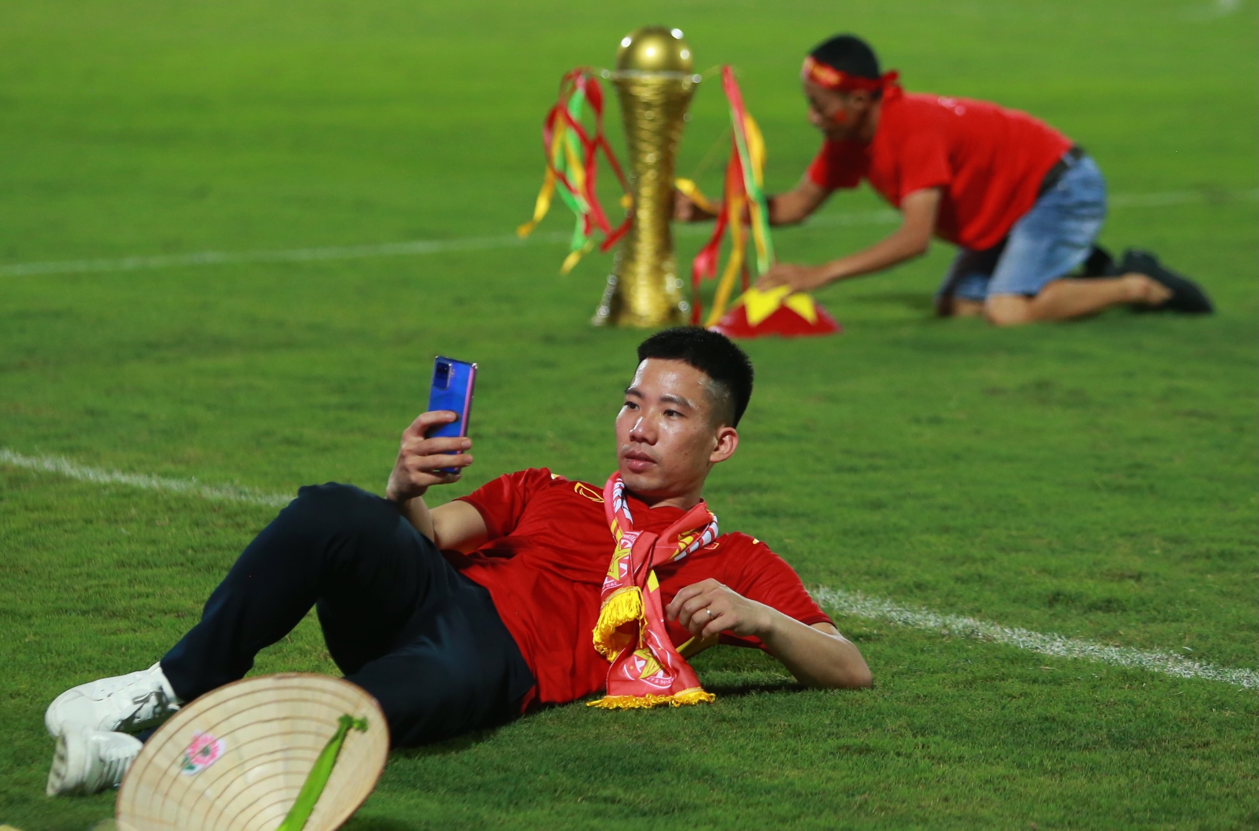 CDV mang cup xuong san an mung chien thang cua U23 Viet Nam hinh anh