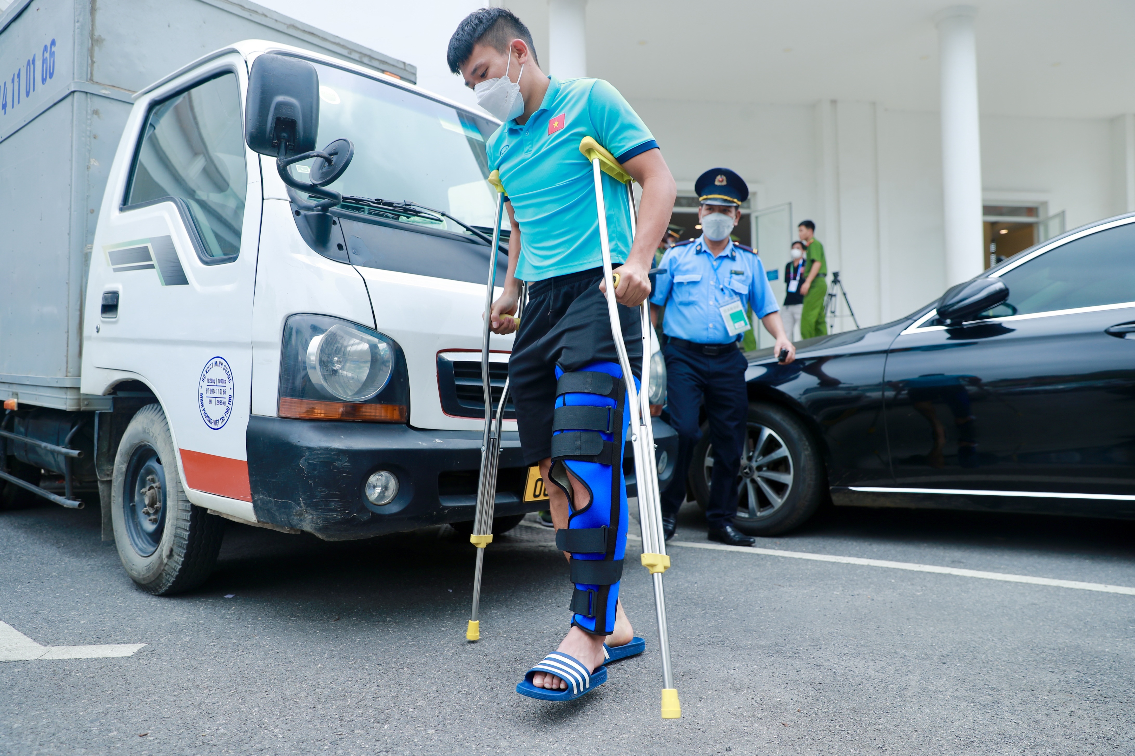 Van Xuan chong nang len xe ve Ha Noi hinh anh