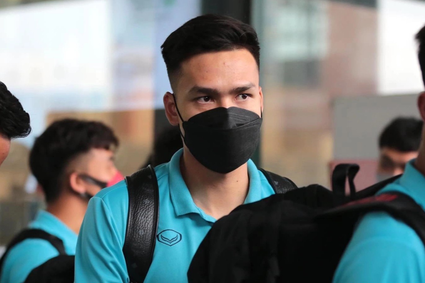 U23 Viet Nam len duong di UAE tap huan hinh anh