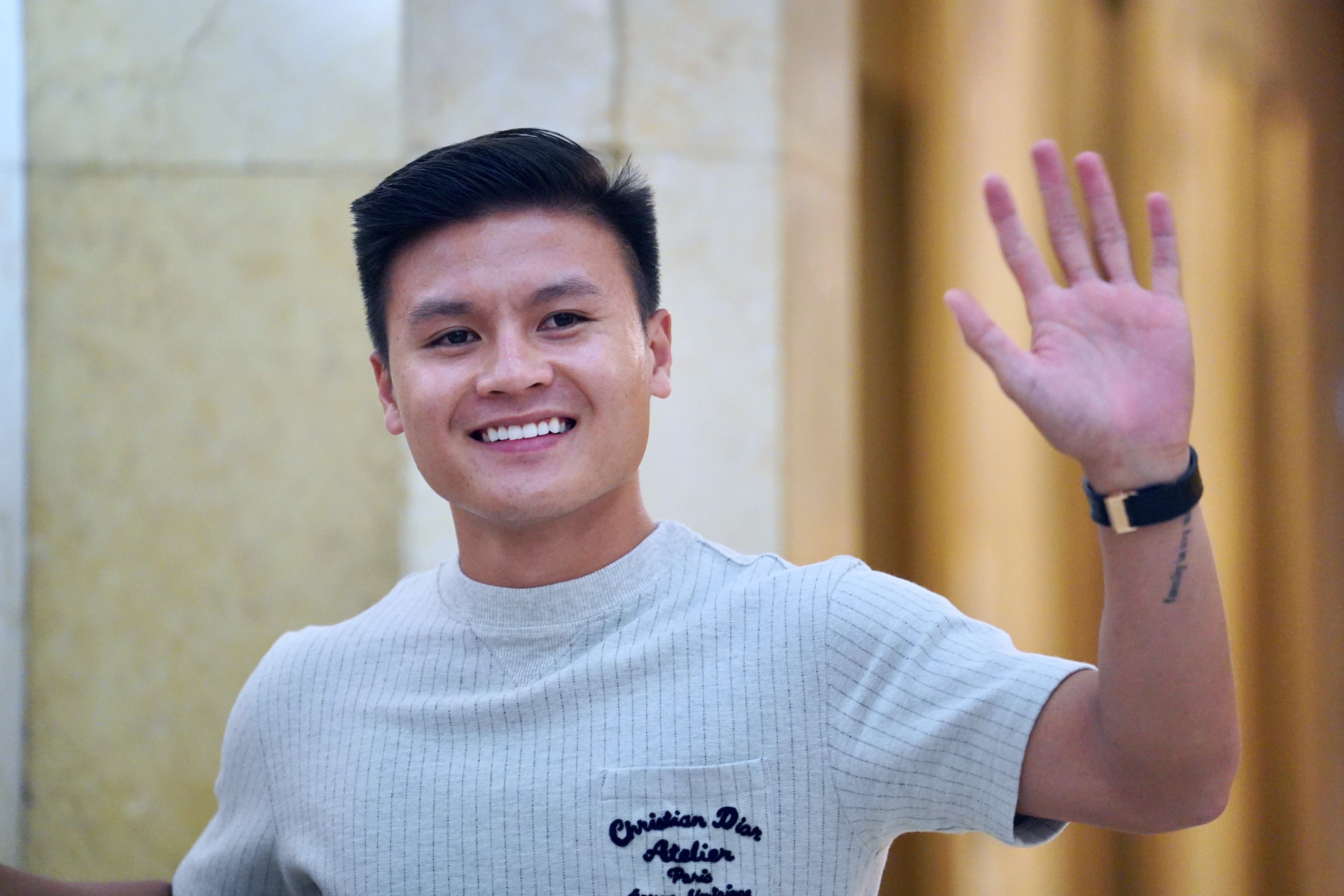 Quang Hai: 'Sang chau Au, toi phai lam lai tu dau' hinh anh