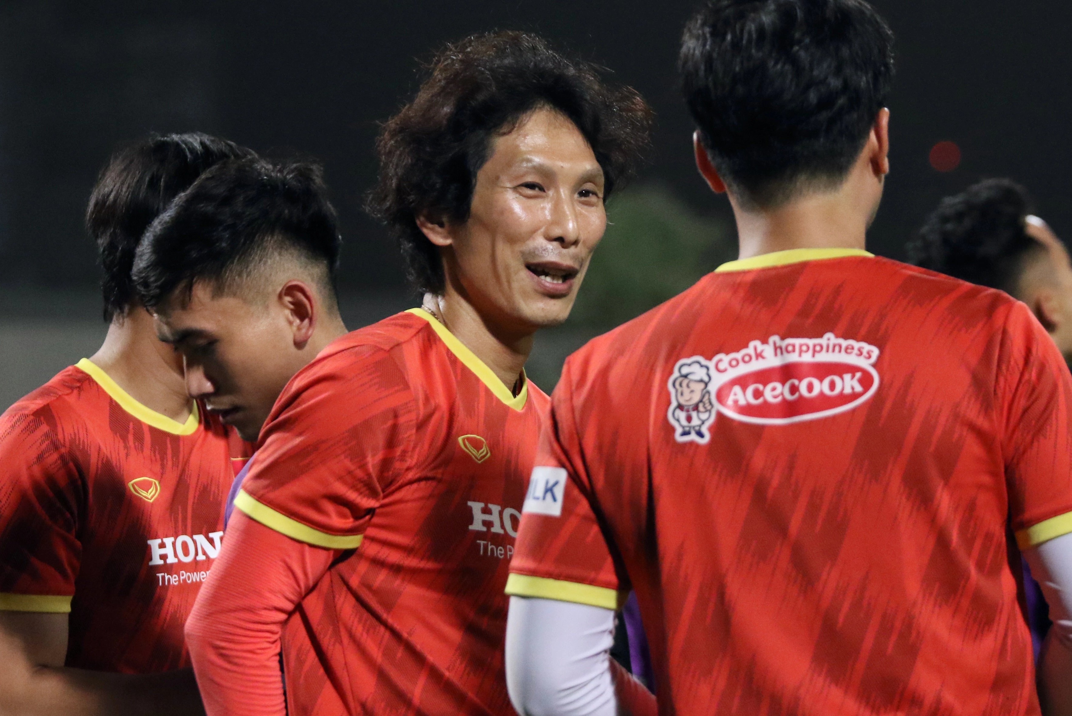 U23 Viet Nam mo nhac san trong buoi tap hinh anh