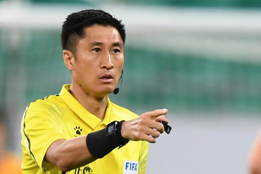 Trong tai tran U23 Viet Nam - Thai Lan duoc vi nhu dien vien Ngo Kinh hinh anh
